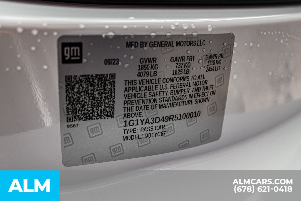 Used 2024 White Chevrolet Stingray image 35
