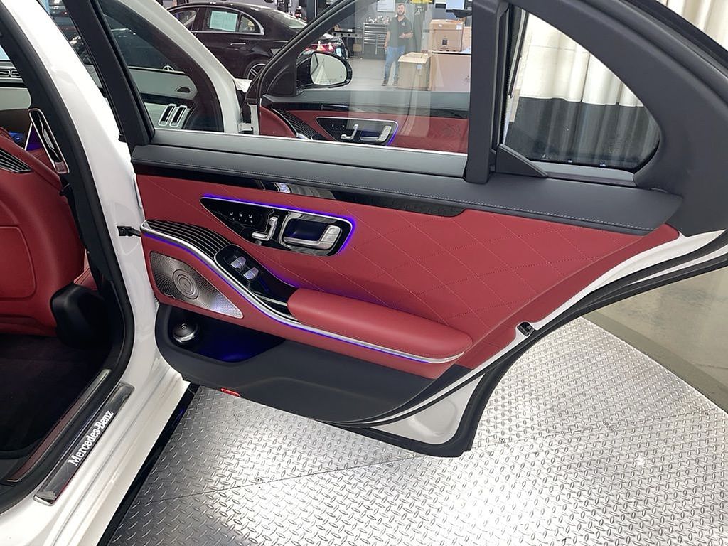 Thumbnail: 2022 Mercedes-Benz S-Class - 8