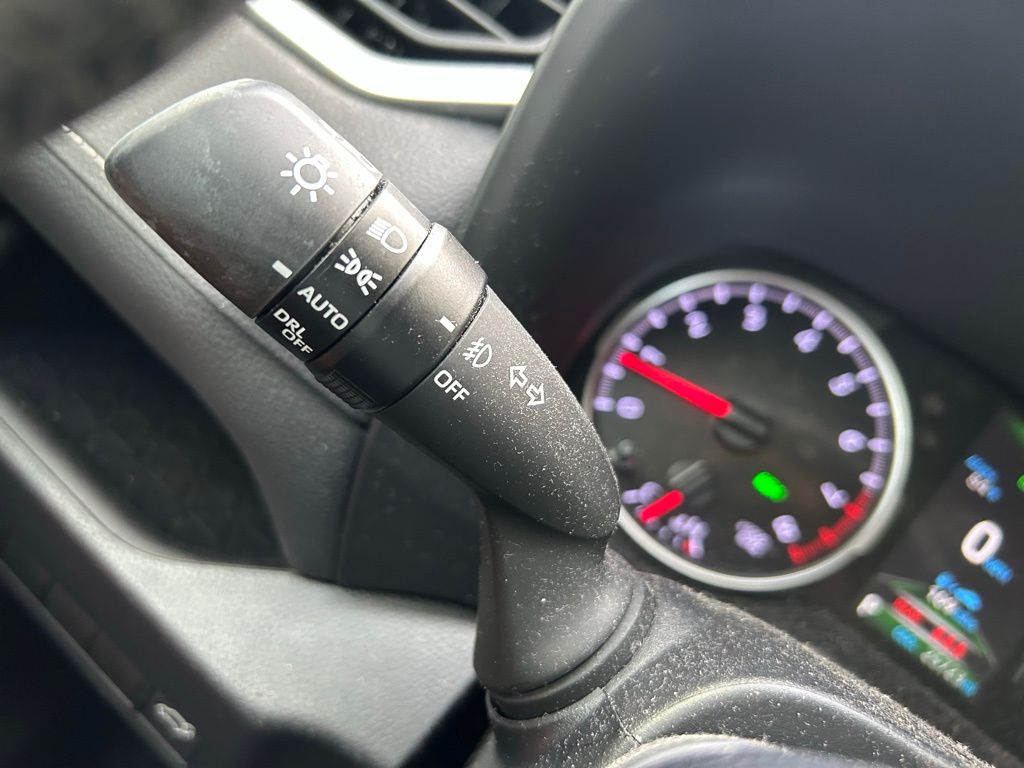 2021 Toyota RAV4 XLE Premium 28