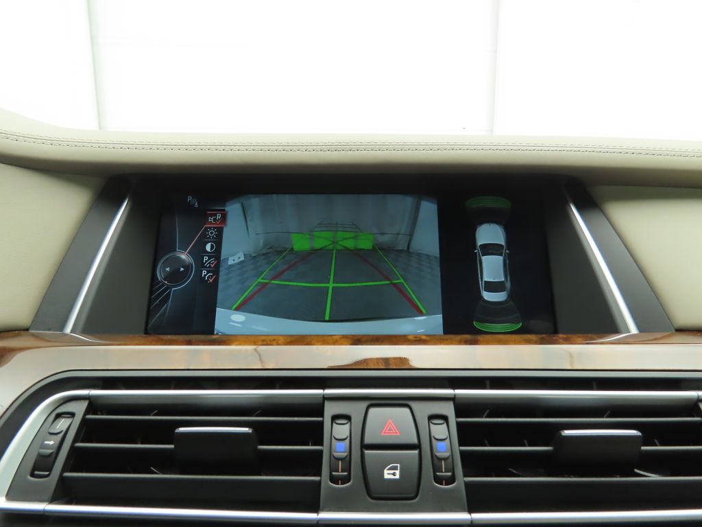 Thumbnail: 2014 BMW 7 Series - 16