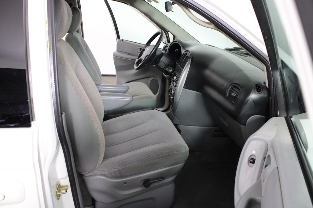 Used 2006 Chrysler Town & Country for sale in 