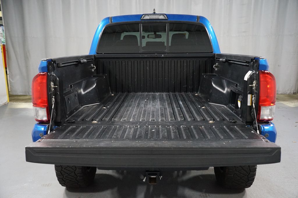 Thumbnail: 2016 Toyota Tacoma - 31