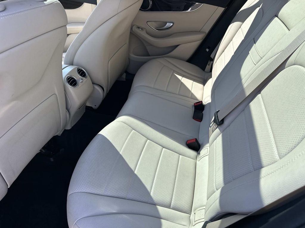 Thumbnail: 2017 Mercedes-Benz GLC - 25