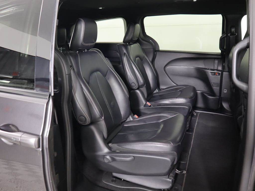 Thumbnail: 2022 Chrysler Pacifica - 20