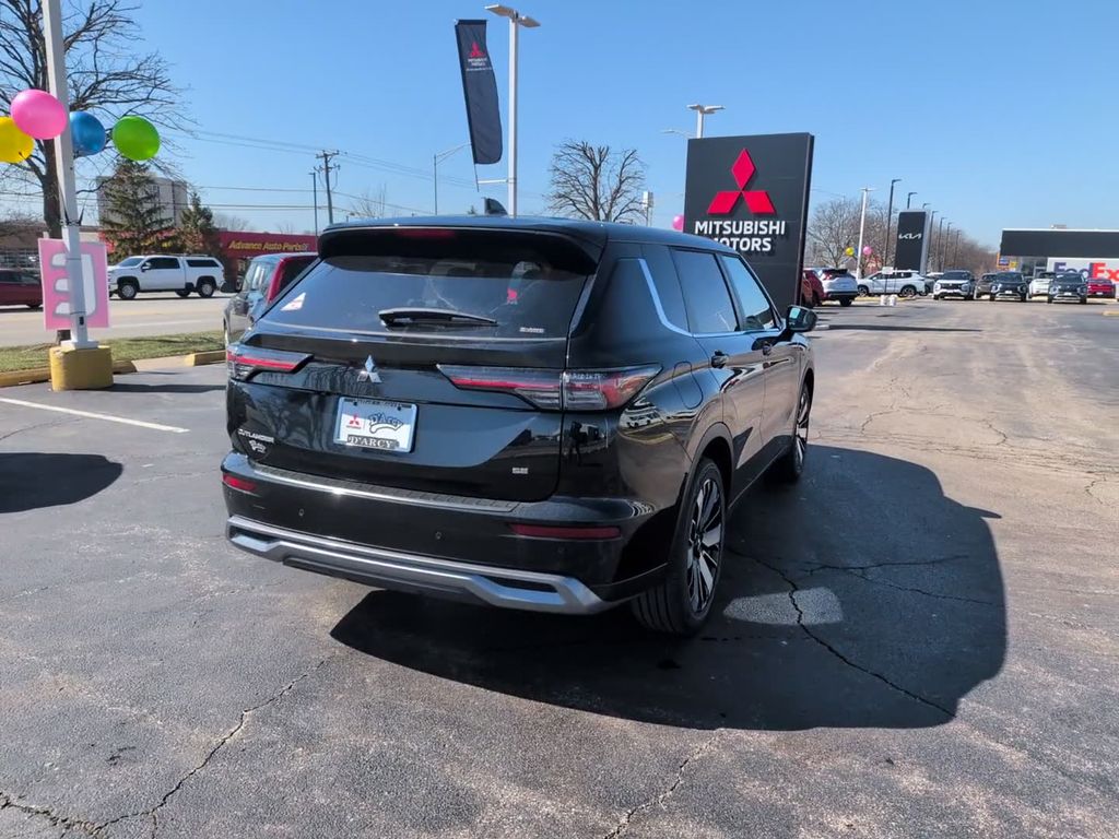 New 2026 Black Mitsubishi SE image 7