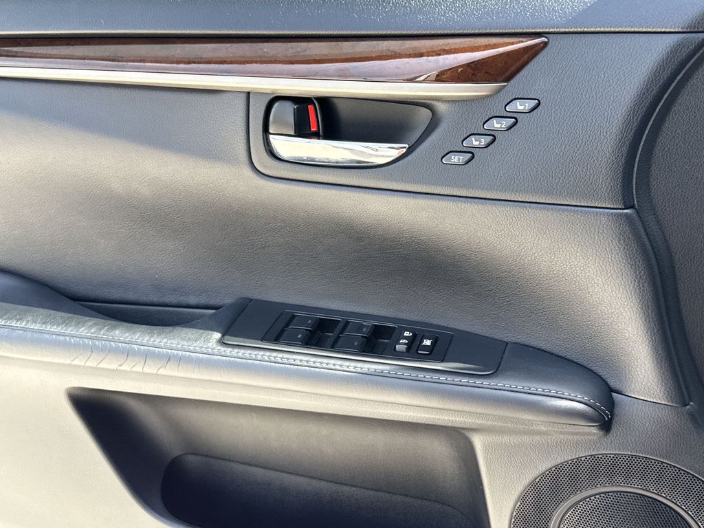 Thumbnail: 2015 Lexus ES - 29