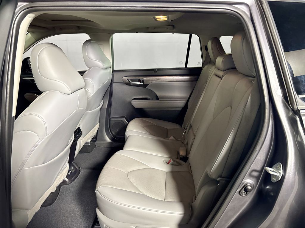 2021 Toyota Highlander Hybrid Limited