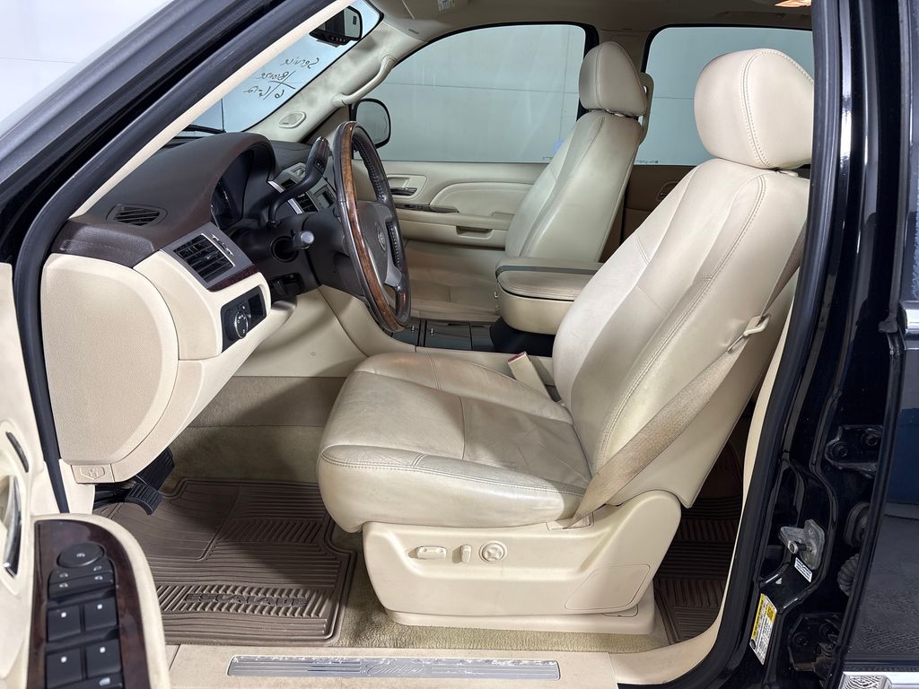 Used 2007 Black Cadillac Base image 26