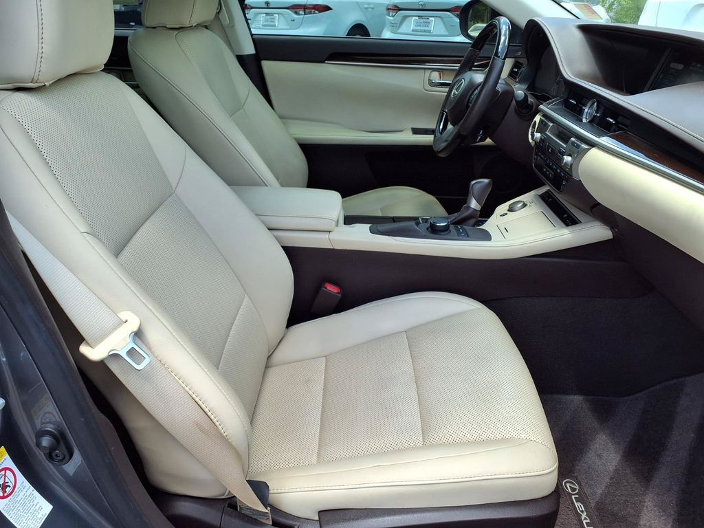 Used 2017 Lexus ES Sedan