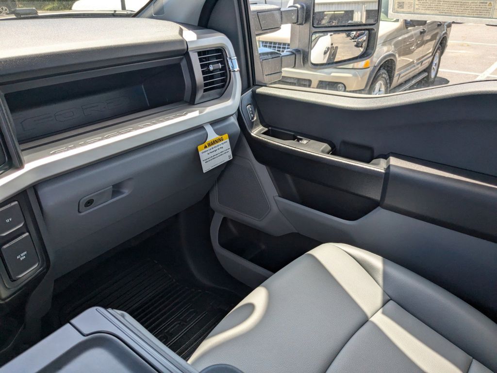 2025 Ford F-550 Super Duty 