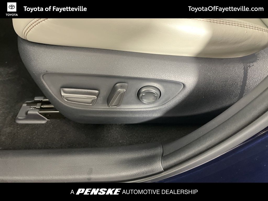 Thumbnail: 2021 Toyota RAV4 - 23