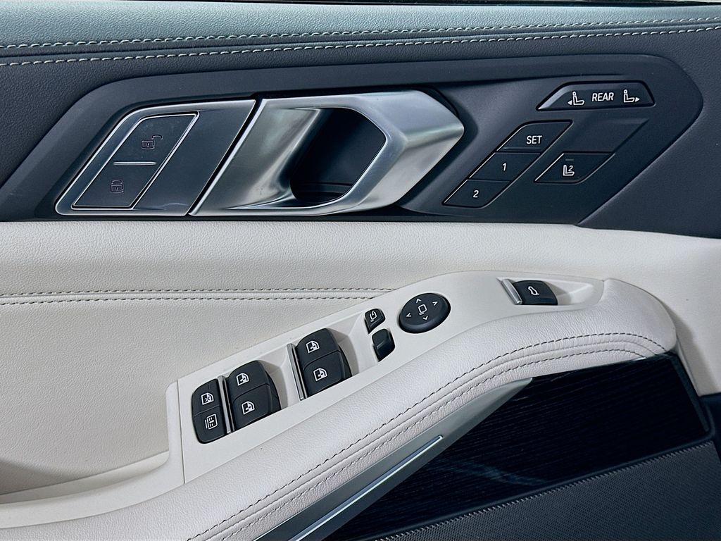 Thumbnail: 2026 BMW X7 - 20