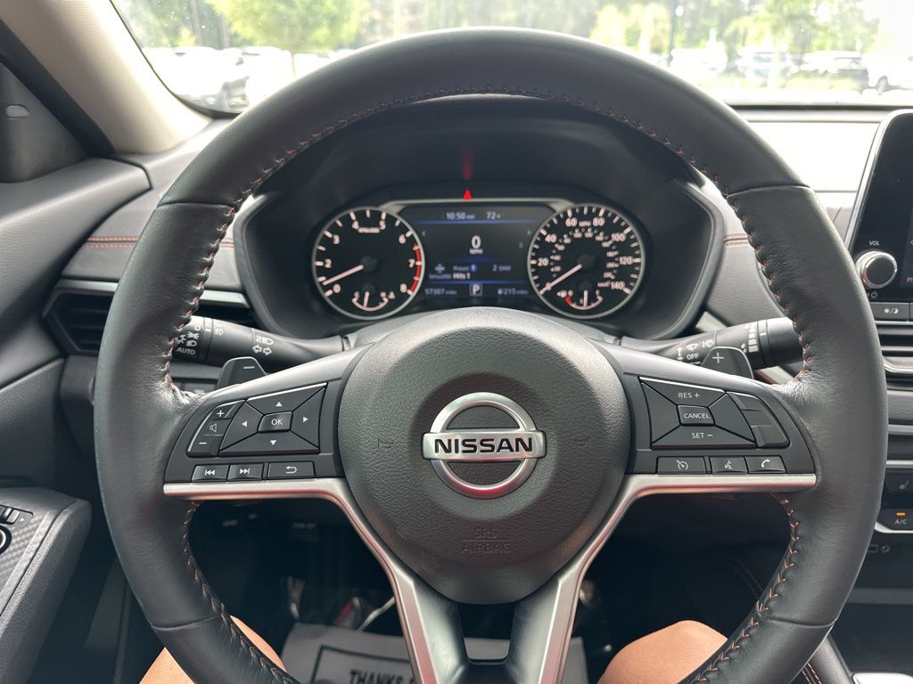 2022 Super Black Clearcoat Nissan Altima 2.5 SR FWD Sedan
