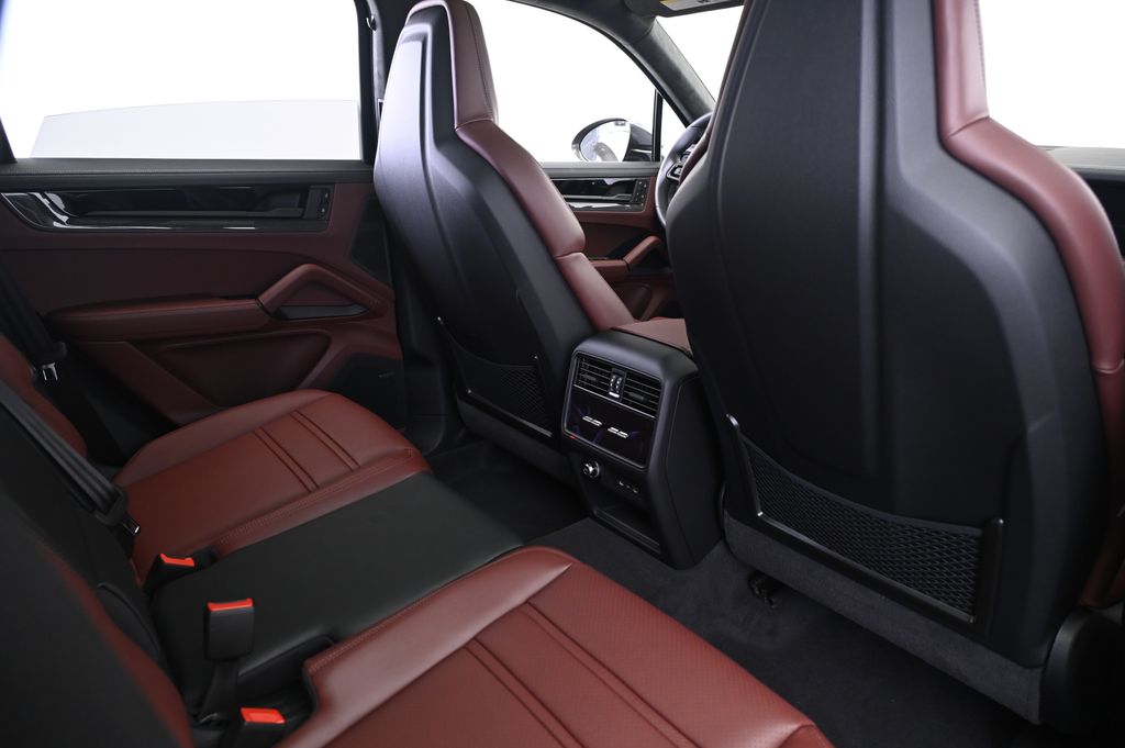 Thumbnail: 2026 Porsche Cayenne - 17