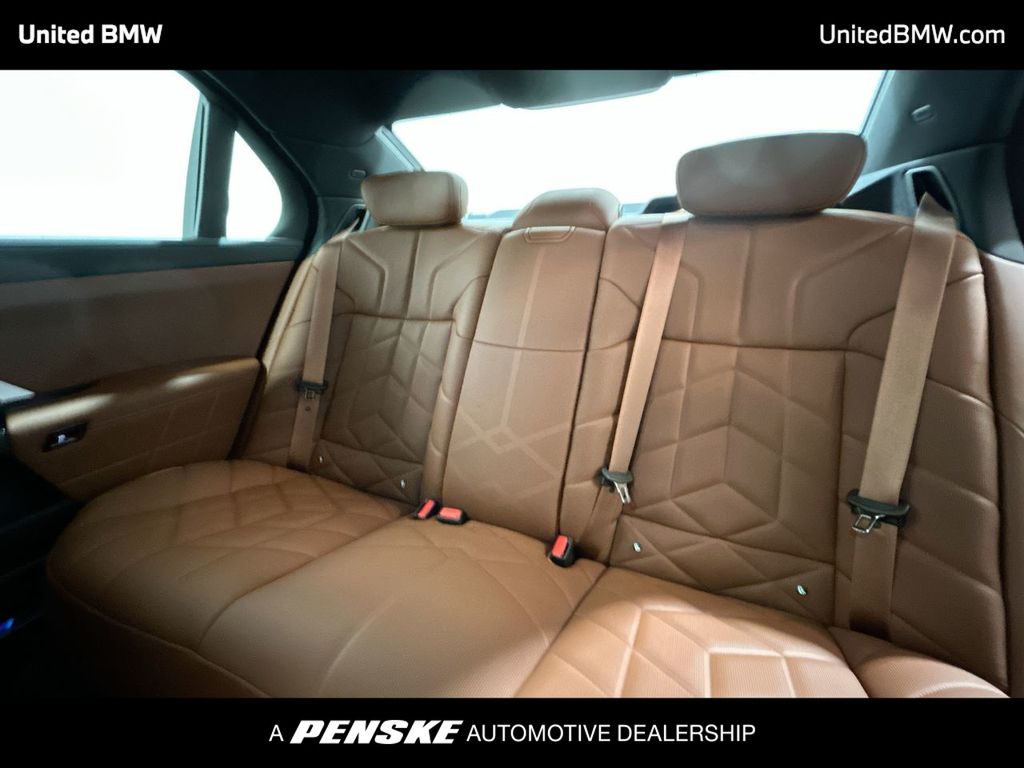 Thumbnail: 2025 BMW 7 Series - 21