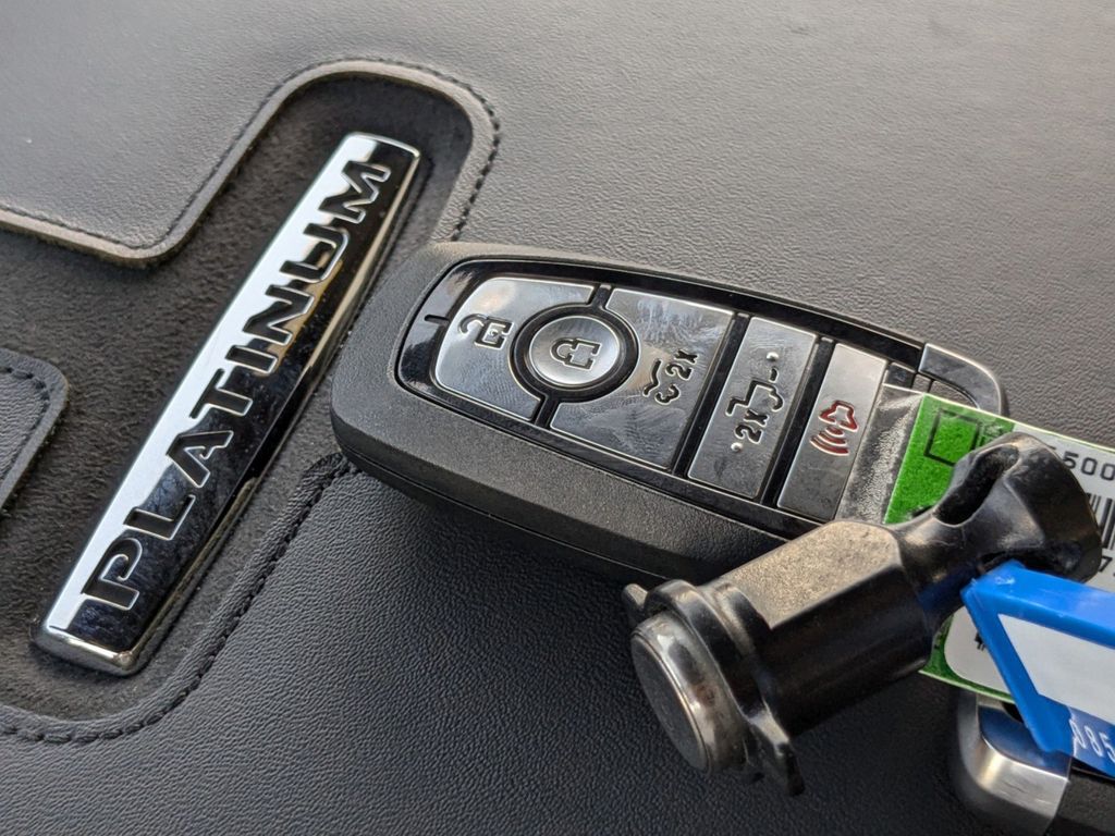 2025 Ford F-150 Lightning Platinum