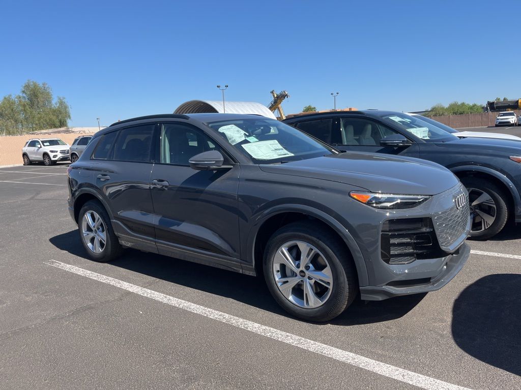 Thumbnail: 2025 Audi Q6 e-tron - 3
