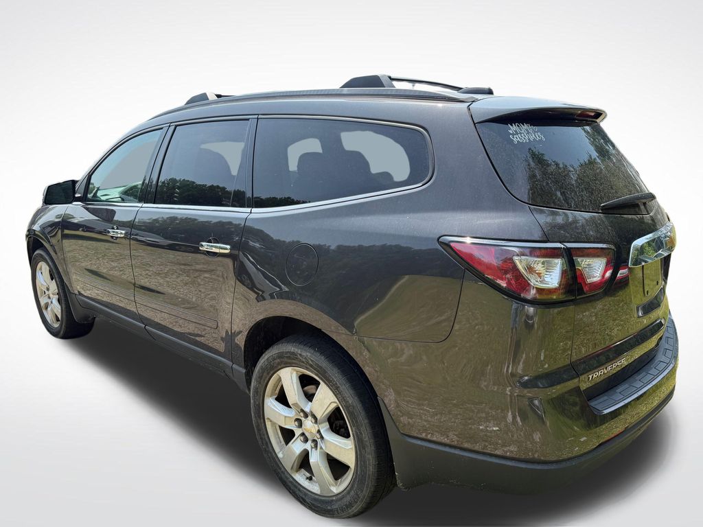 2017 Chevrolet Traverse LT - Image 4