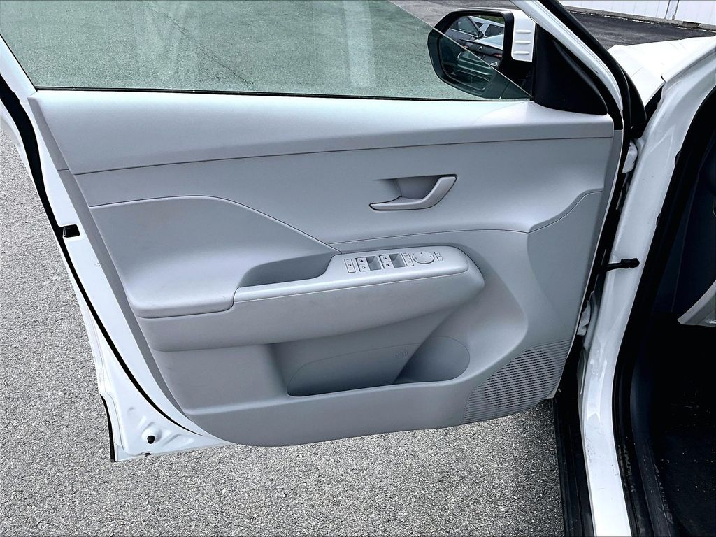 2025 Hyundai Kona — photo 9