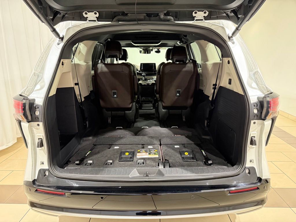 Thumbnail: 2023 Toyota Sienna - 12