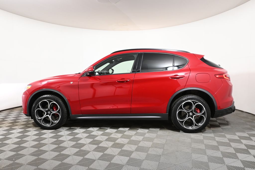 Thumbnail: 2022 Alfa Romeo Stelvio - 2