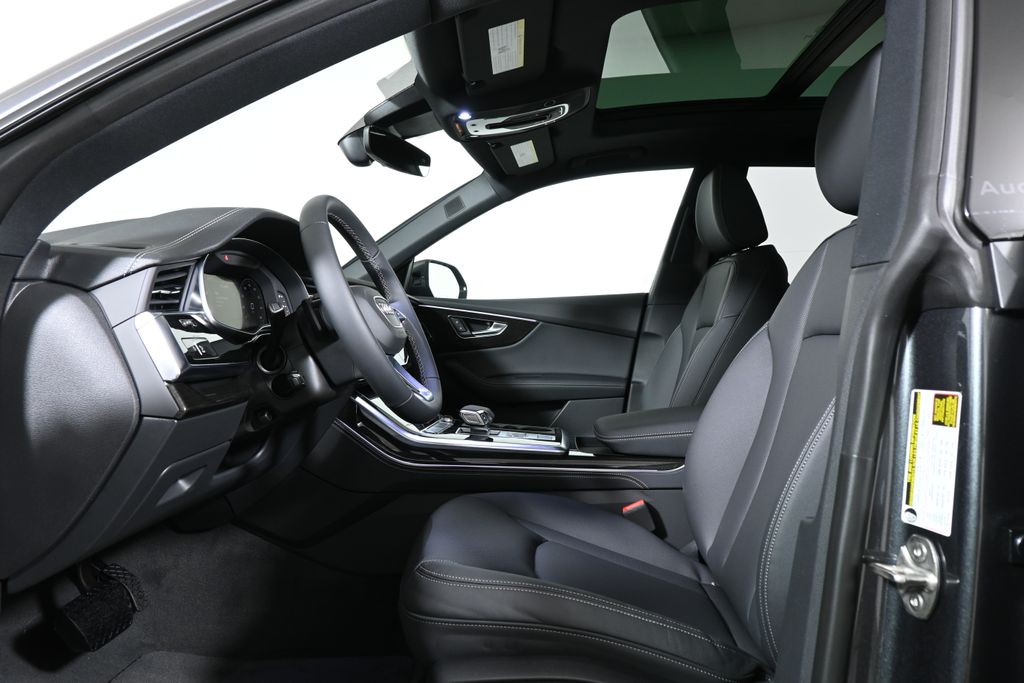 Thumbnail: 2026 Audi Q8 - 3