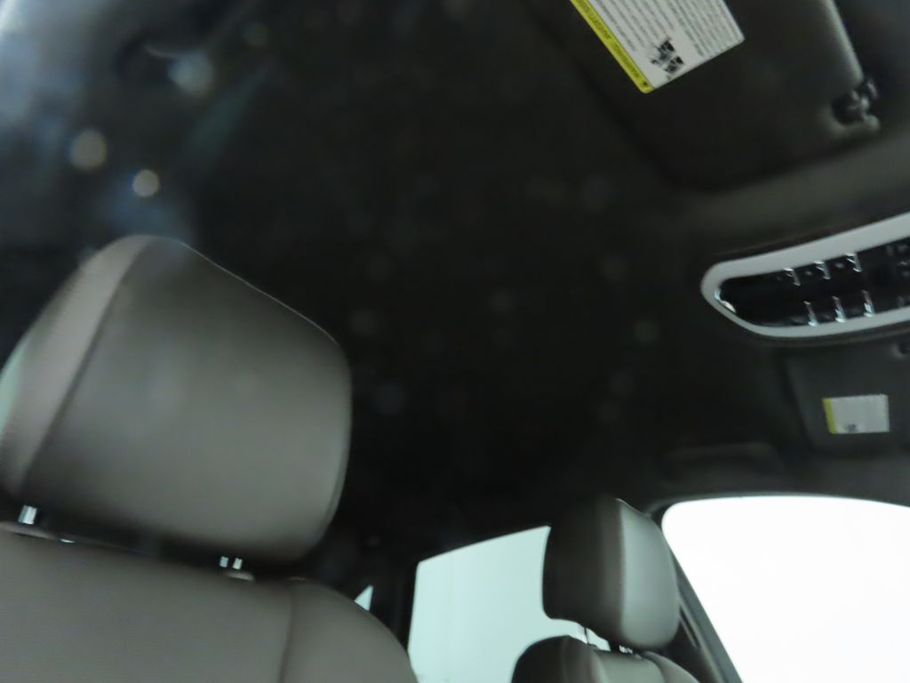 Thumbnail: 2015 Porsche Macan - 22
