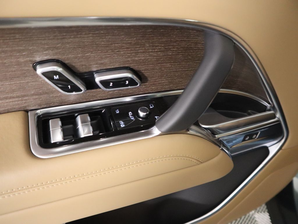 Thumbnail: 2025 Land Rover Range Rover - 24