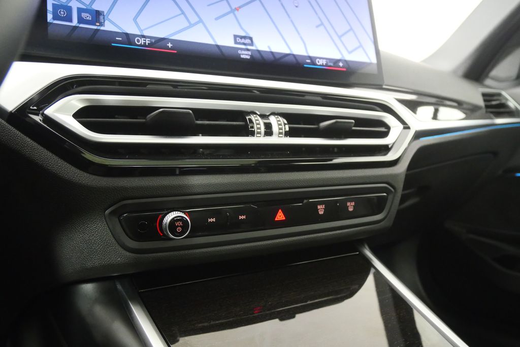 Thumbnail: 2024 BMW 3 Series - 25