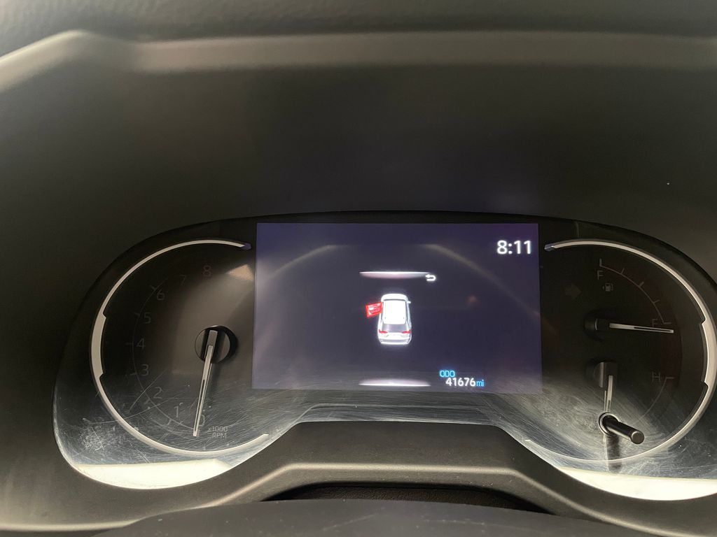 2023 Toyota RAV4 XLE 24