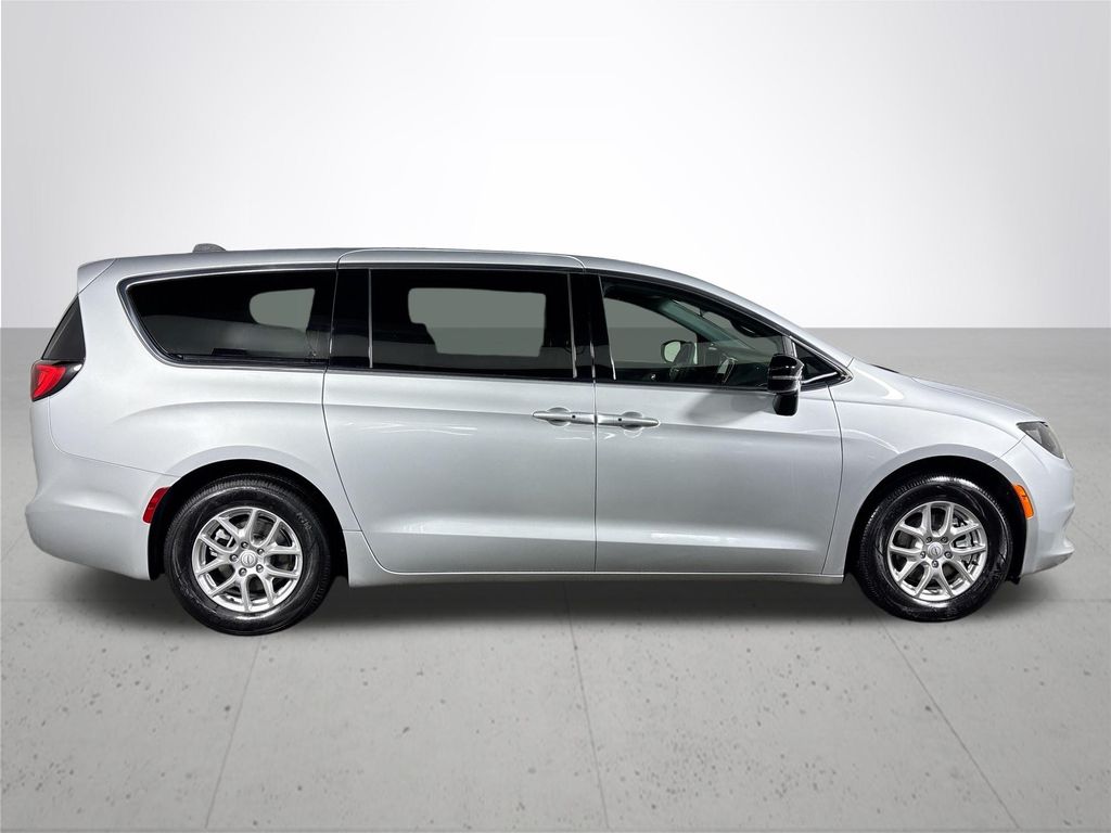 2026 Chrysler Voyager LX