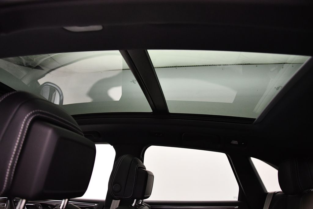 Thumbnail: 2025 Porsche Macan - 16