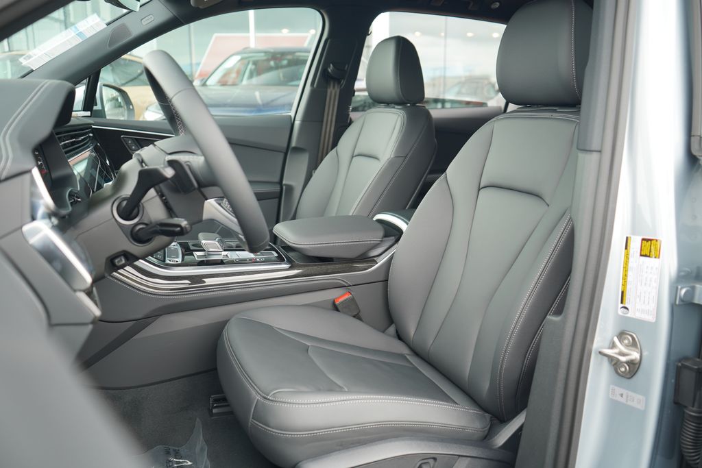 2025 Audi Q7  6