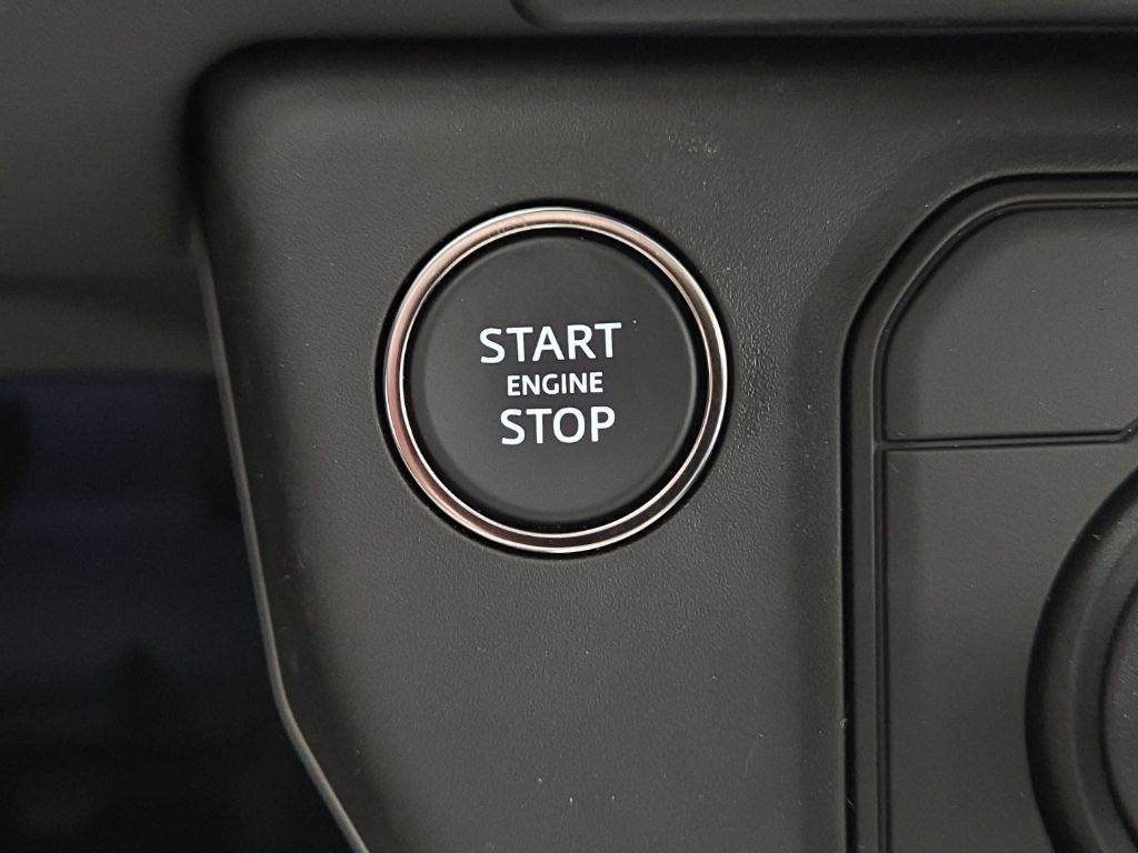 New 2026 White Land Rover X-Dynamic SE image 18