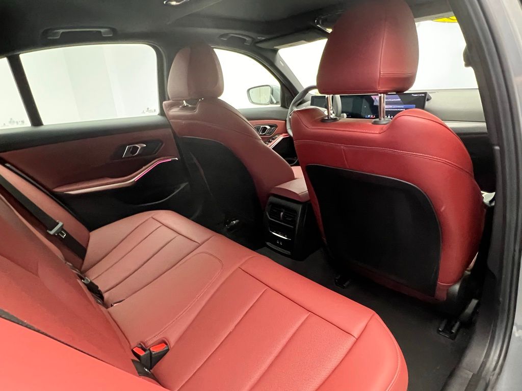 Thumbnail: 2025 BMW 3 Series - 8