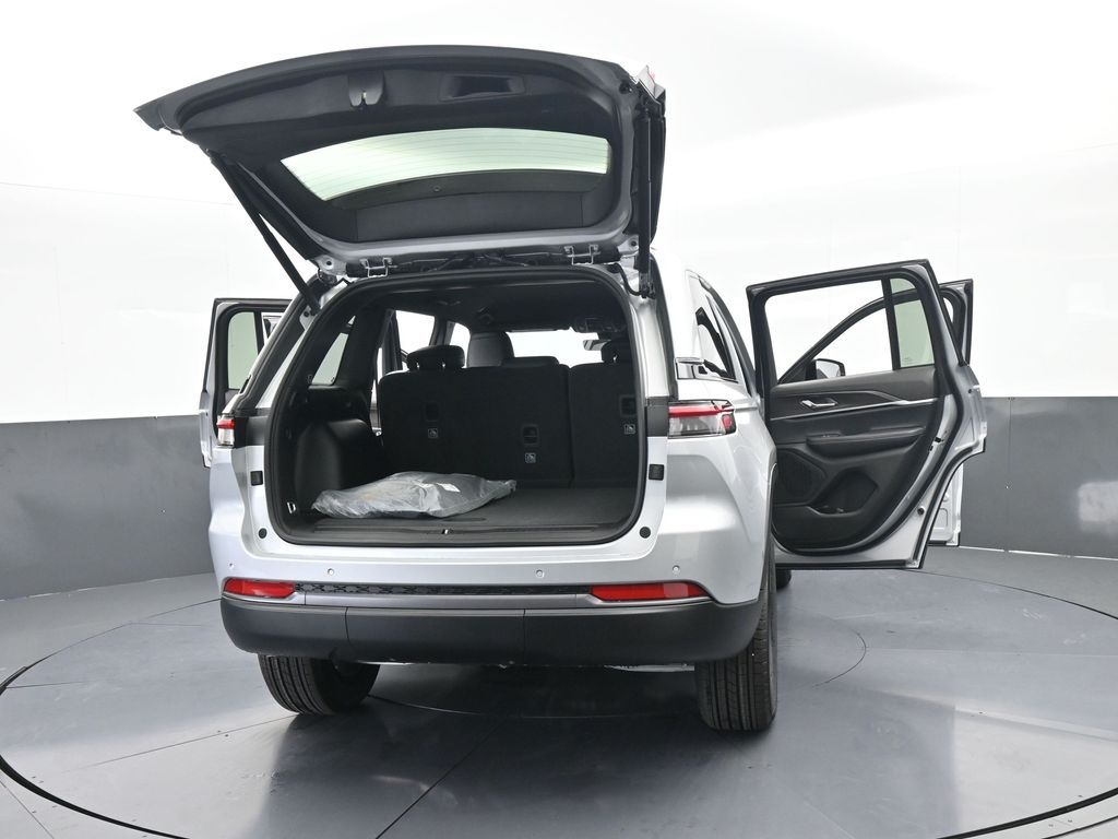 New 2026 Silver Zynith Jeep Laredo image 58