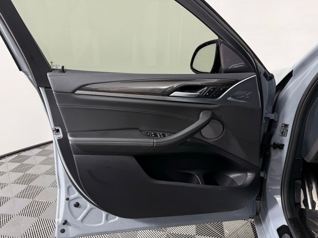 Thumbnail: 2025 BMW X4 - 13