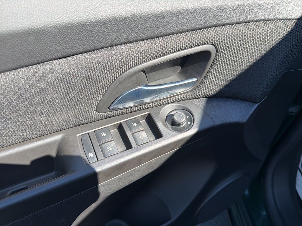 Thumbnail: 2014 Chevrolet Cruze - 26