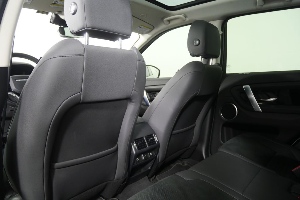 Thumbnail: 2021 Land Rover Discovery Sport - 17
