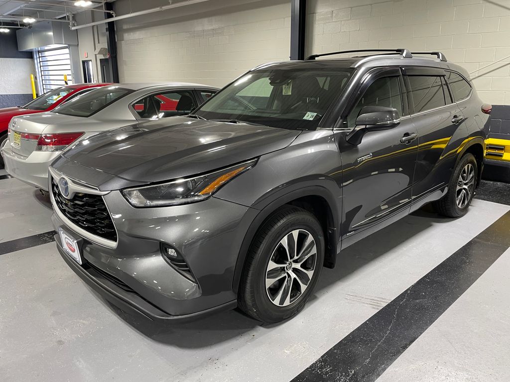 Thumbnail: 2021 Toyota Highlander - 3