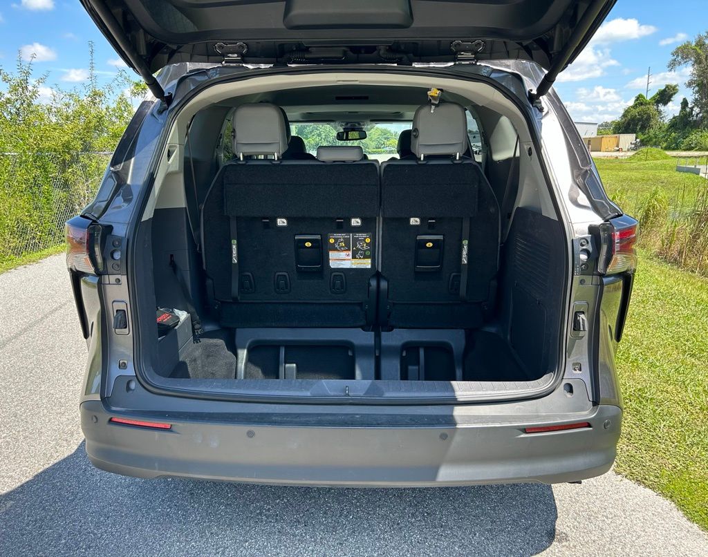 Thumbnail: 2024 Toyota Sienna - 10