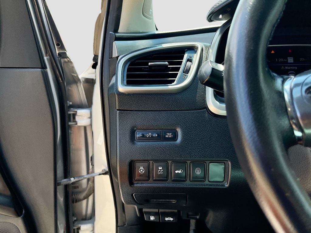 Used 2020 Silver Nissan SL image 10