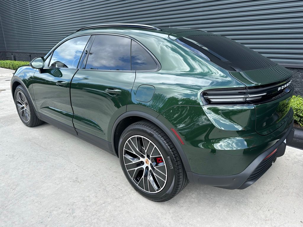 Thumbnail: 2025 Porsche Macan - 3