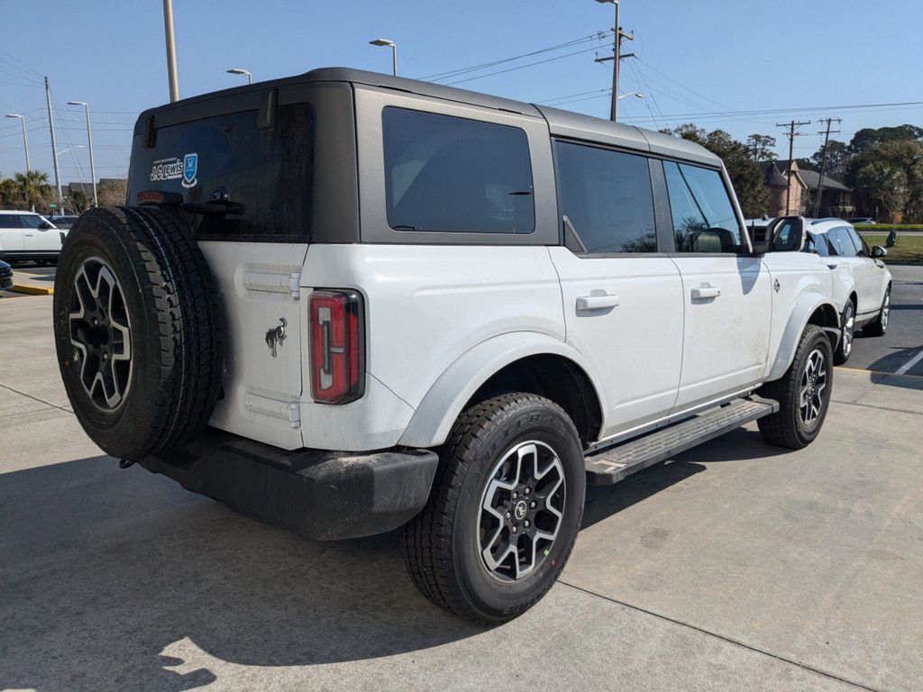 2024 Ford Bronco Outer Banks