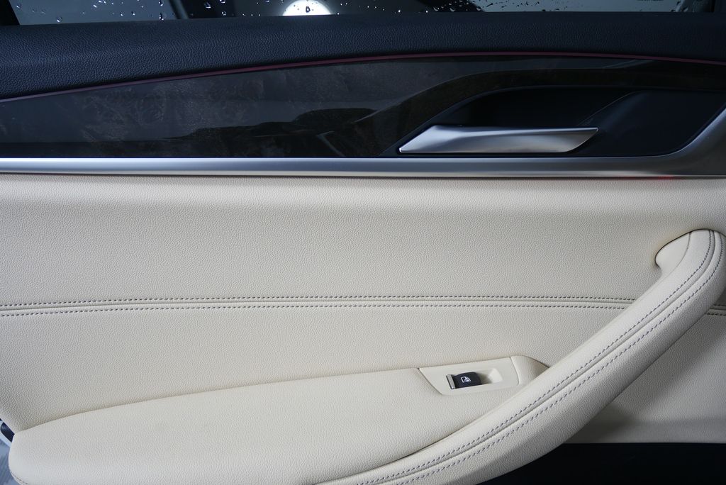 Thumbnail: 2023 BMW 5 Series - 14