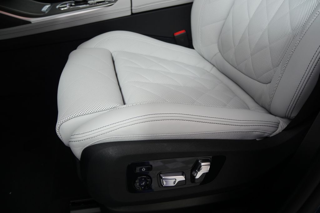 2026 BMW X7 xDrive40i 9