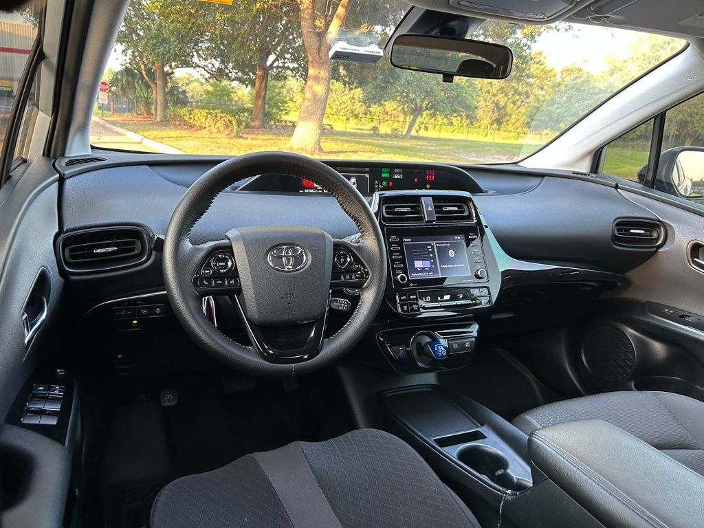 2022 Toyota Prius Limited 11