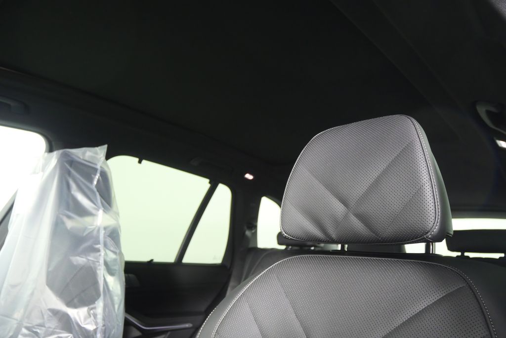 Thumbnail: 2026 BMW X5 - 11