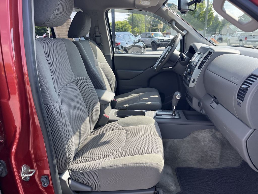 2016 Nissan Frontier SV photo
