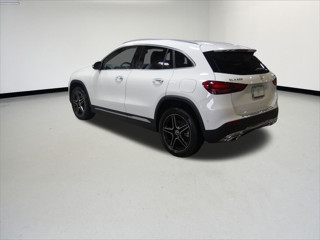 Thumbnail: 2026 Mercedes-Benz GLA - 3